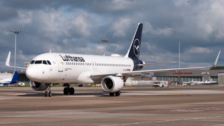 Lufthansa Cuts Profit Outlook After Fuel Costs Hit Second-Quarter Earnings