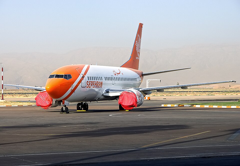 Sepehran Airlines Boeing aircraft on the runway. Photo credit: Farhadi Aret via Wikimedia Commons.