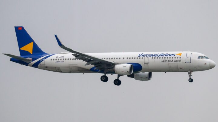 Vietravel Airlines Airbus A321-211 VN-A289 at Tan Son Nhat International Airport in Ho Chi Minh City.
