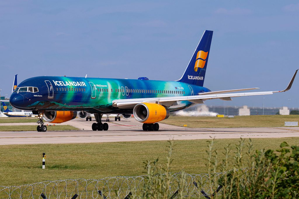 Image Credit: Archie Evans │ Aviation24news - TF-FIU carried Icelandair’s northern lights livery for more than a decade.