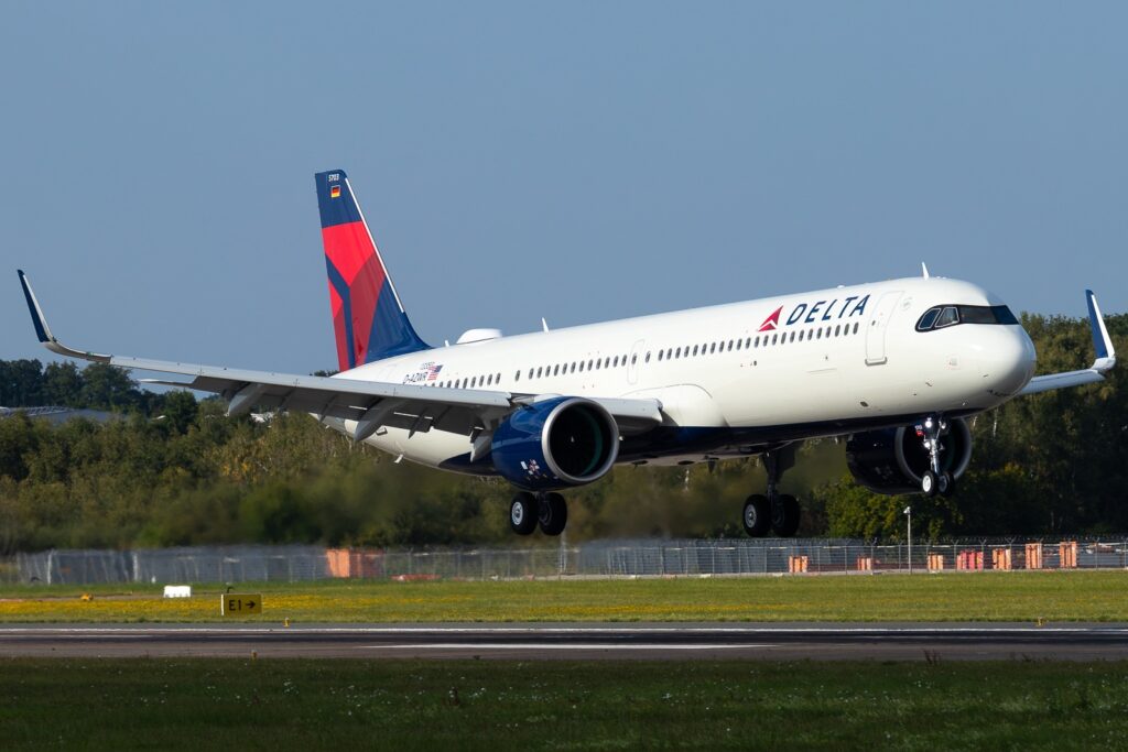 One of the new charter A321neos returning from a test flight. These aircraft feature fewer exit doors than their standard cou